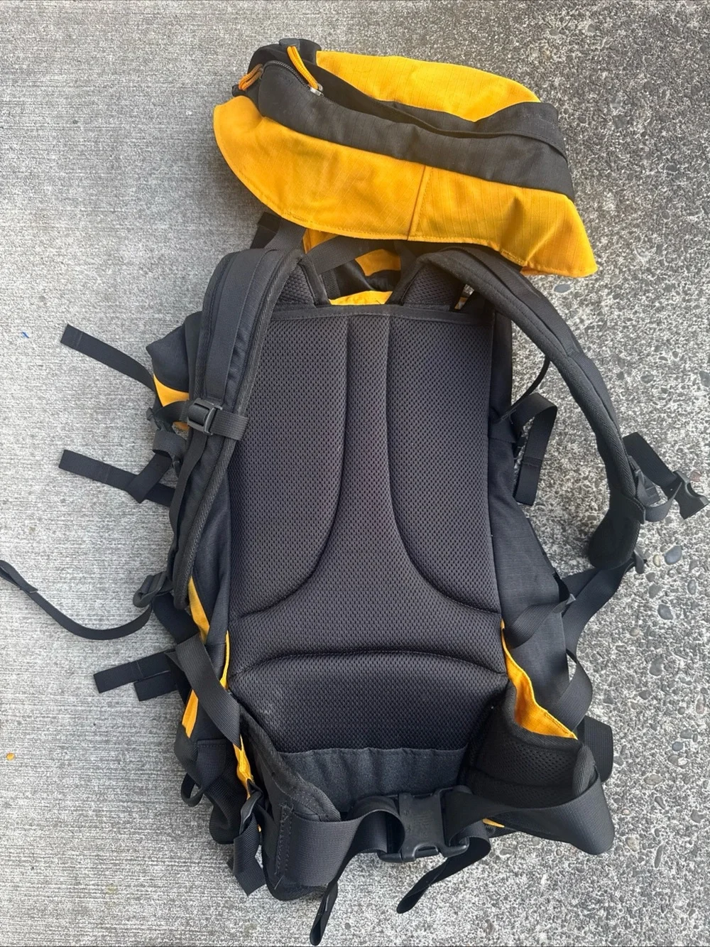 REI Black/Yellow Hiking Camping Day Trip Backpack Pack-Nice
